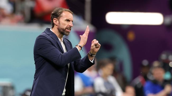 AL KHOR, QATAR – DECEMBER 04: Gareth Southgate, Head Coach of England, gives the team instructions during the FIFA World Cup Qatar 2022 Round of 16 match between England and Senegal at Al Bayt Stadium on December 04, 2022 in Al Khor, Qatar. (Photo by Clive Brunskill/Getty Images