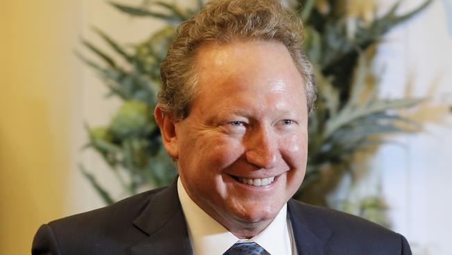 Mining magnate, Andrew Forrest walks into the dining hall of Government House to have lunch with President Xi Jinping.