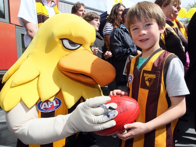 Hawka signs a ball for Jock Townsend, 7, as Hawthorn premiership players visit Launceston Cancer Support Centre. Picture: ROSS MARSDEN