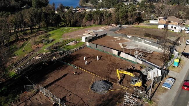 Construction underway in Conjola Park after the black summer fires. Picture: Toby Zerna