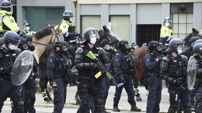 Police outside the CFMEU offices in Melbourne. Picture: NCA NewsWire / Andrew Henshaw