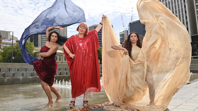 15//02/22. Tjarutja Dance Theatre Collective - Melanie Koolmatrie, Fringe CEO/Director Heather Croall and Janelle Egan. First Nations dancers from across SA will launch Adelaide FringeÃs Reconciliation Action Plan on Thursday. Picture: Keryn Stevens