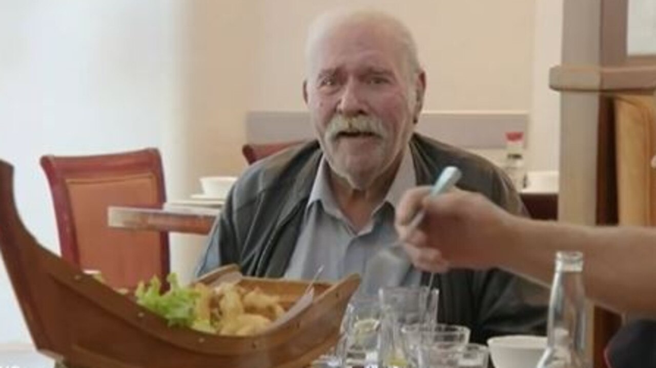 ‘Succulent Chinese meal’ man reunited with cop at diner — Australia’s leading news