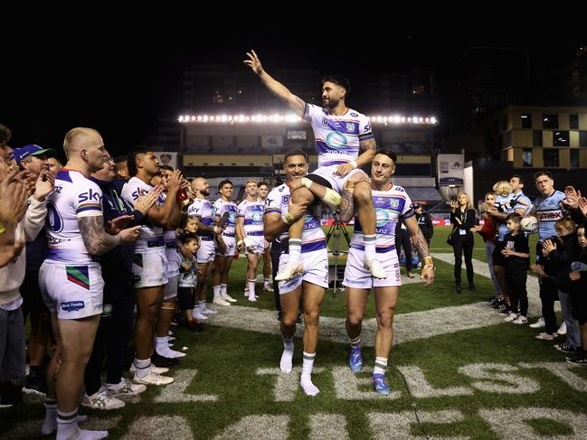 SYDNEY, AUSTRALIA - AUGUST 31: Shaun Johnson of the Warriors is chaired off the field after playing is final match during the round 26 NRL match between Cronulla Sharks and New Zealand Warriors at PointsBet Stadium, on August 31, 2024, in Sydney, Australia. (Photo by Cameron Spencer/Getty Images)