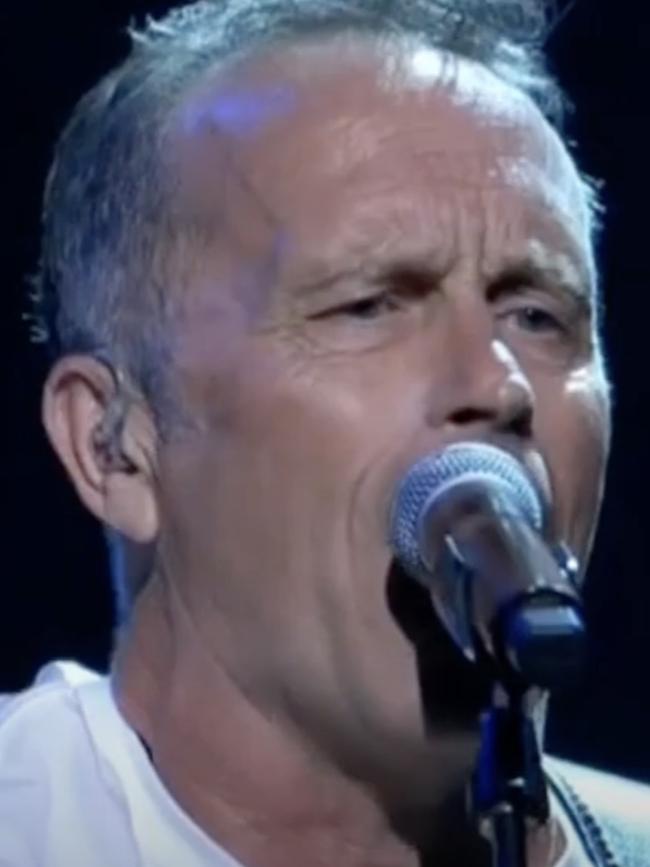 He performed alongside Hunters and Collectors frontman, Mark Seymour. Picture: Channel 7