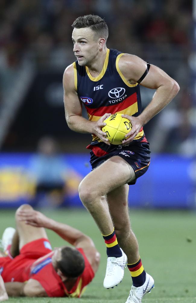 Crows v Suns: Brodie Smith missed Eddie Betts goal to help Rory Laird ...