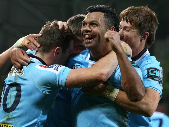 Kurtley Beale (second right) of the Waratahs celebrates victory with team mates after the Round 17 Super Rugby match between the Melbourne Rebels and the NSW Waratahs at AAMI Park in Melbourne, Friday, June 29, 2018. (AAP Image/Hamish Blair) NO ARCHIVING, EDITORIAL USE ONLY