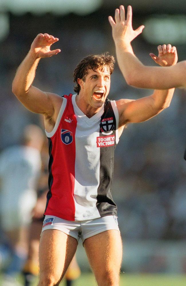 Luke Beveridge in action for St Kilda in 1998. Picture: Herald Sun