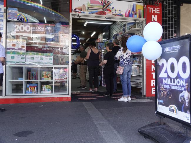 MELBOURNE,AUSTRALIA-NewsWire Photos 1 FEBRUAY, 2024: POWERBALL. The biggest lottery in Australian history is set to be drawn on Thursday night, with half of all adults in the country expected to buy a ticket for the enormous Powerball of $200million. People lining up at a Lotto agency in Bentleigh, Victoria. Picture : NCA NewsWire / Valeriu Campan