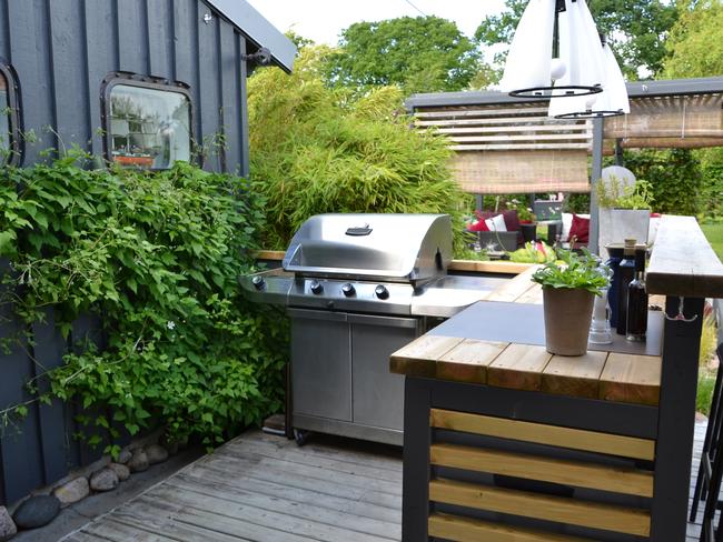 An outdoor bar is the perfect way to squeeze maximum enjoyment out of a green spaces.