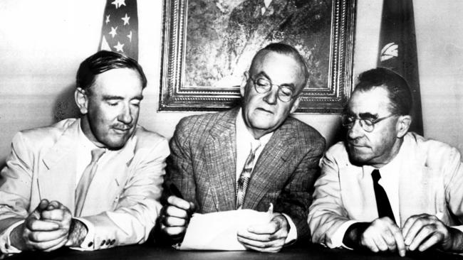 Ready to sign: Percy Spender, US ambassador at large John Foster Dulles and New Zealand ambassador Carl Bersenden.