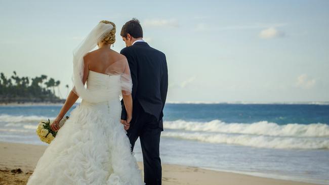 Barefoot Investor says you do not need a credit card to pay for a wedding.