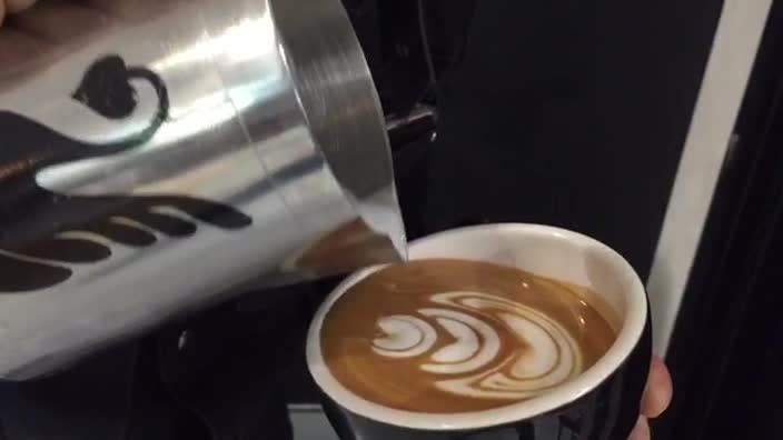 Creating latte art