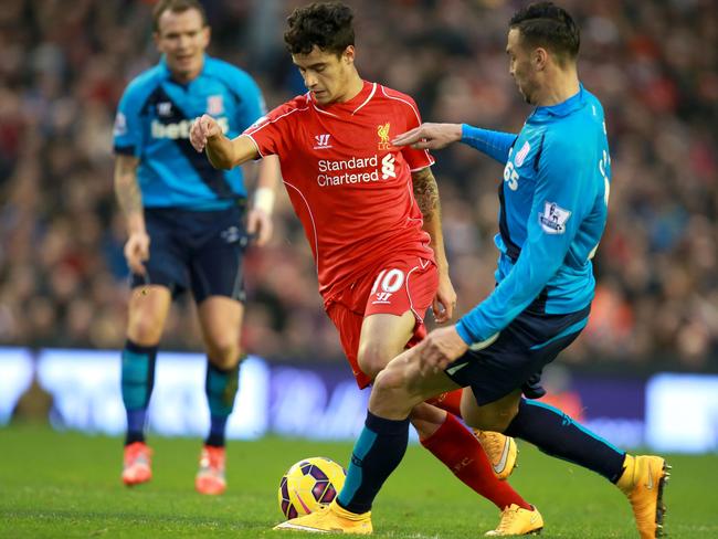 Philippe Coutinho tries to get the better of Geoff Cameron.