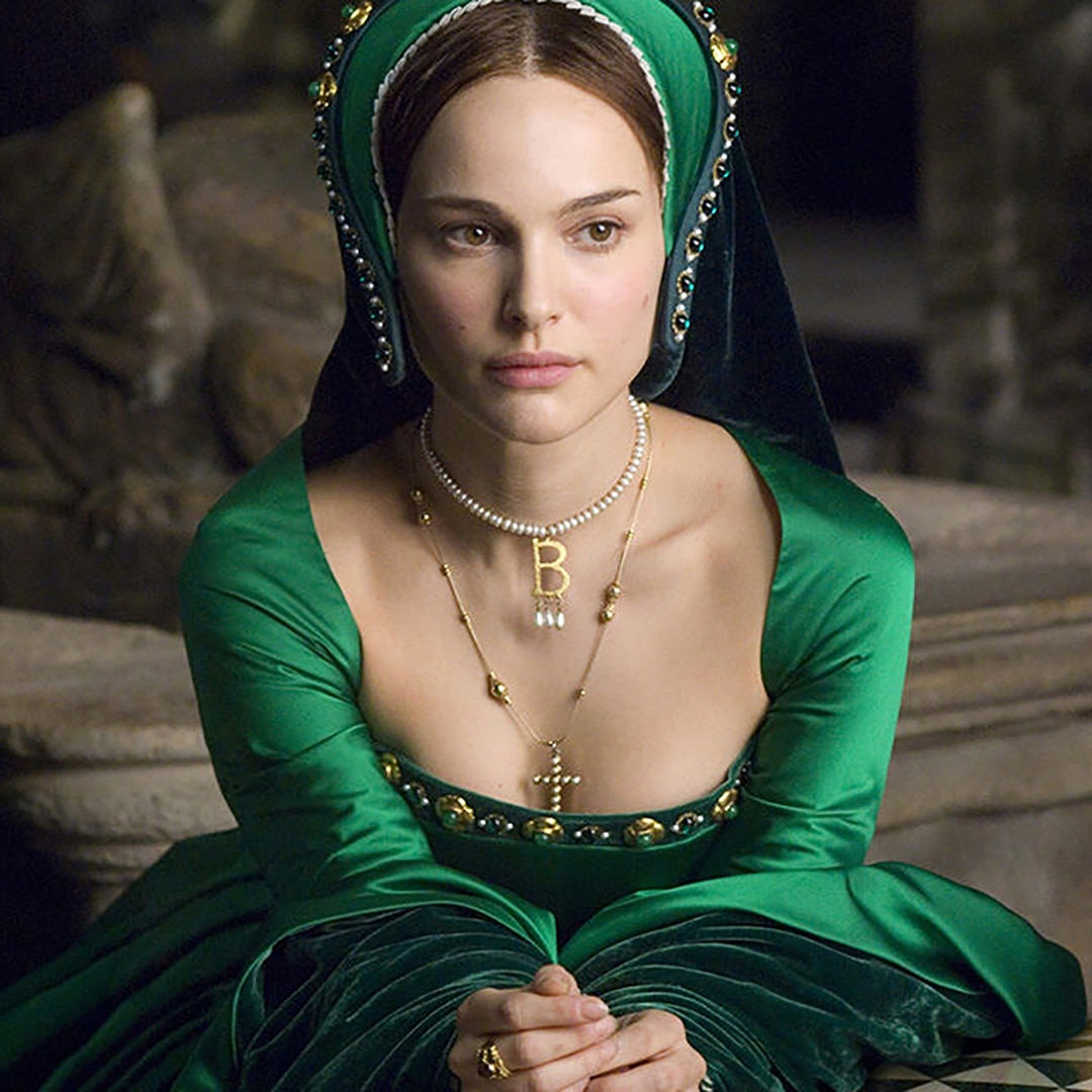 <h2><span>Anne&rsquo;s necklace in </span><i><span>The Other Boleyn Girl</span></i></h2><p><span>Anne Boleyn&rsquo;s iconic necklace&mdash;a &lsquo;B&rsquo; hung from a strand of pearls, followed by three tear-drop pearls&mdash;has been recreated for several shows, plays and movies. This version in </span><i><span>The Other Boleyn Girl</span></i><span> was particularly lavish. According to legend, before her execution, the necklace was given to Anne&rsquo;s sister Mary (played in this film by Scarlett Johansson), and was dismantled to form part of the crown of Anne&rsquo;s daughter, Queen Elizabeth I.</span></p>