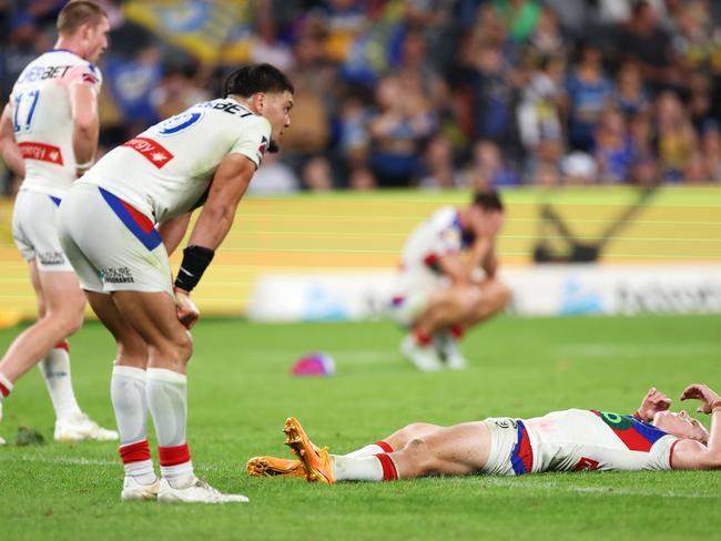 SYDNEY, AUSTRALIA - APRIL 28: Leo Thompson and Kalyn Ponga of the Knights look dejected after defeat during the round nine NRL match between Parramatta Eels and Newcastle Knights at CommBank Stadium on April 28, 2023 in Sydney, Australia. (Photo by Mark Kolbe/Getty Images)