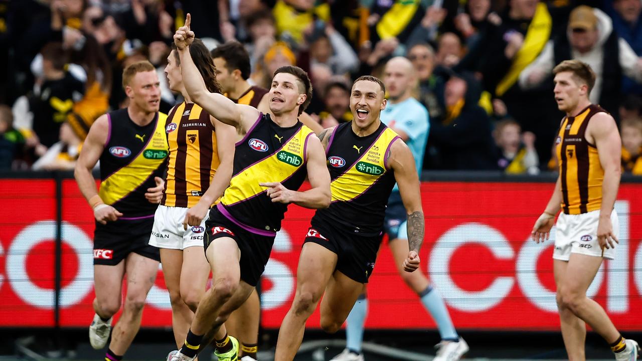 Liam Baker’s clutch goal keeps Richmond right in the hunt. Picture: Dylan Burns/AFL Photos