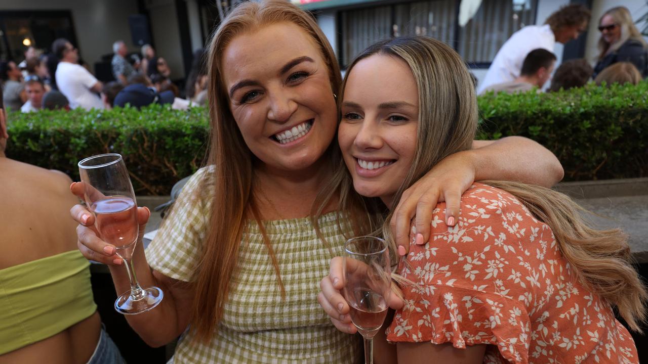 Adelaide footy fans soak up the 2023 Grand Final action. Picture: Emma Brasier