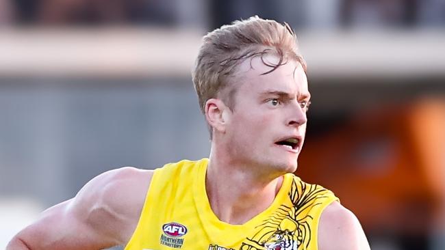 Lachlan Tardrew has been a great pickup for the Nightcliff Tigers for the 2023-24 NTFL season. Picture: Celina Whan / AFLNT Media