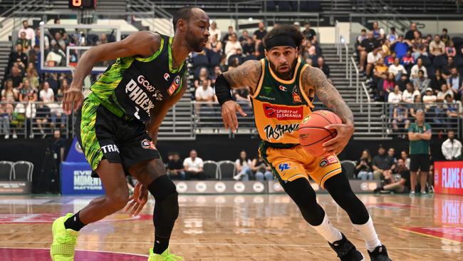 JackJumpers player Jordon Crawford dribbles the ball under pressure from Will Cummings of the South East Melbourne Phoenix during an NBL Blitz match on the Gold Coast on September 16, 2023. Picture: Matt Roberts/Getty Images for NBL