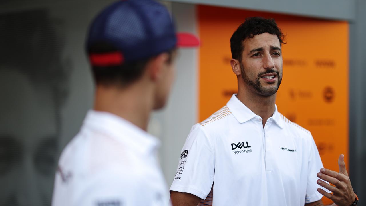 Posisi Daniel Ricciardo untuk McLaren, insiden Carlos Sainz, video, Ferrari