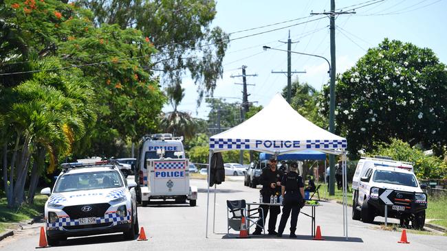 Townsville police are investigating a homicide in Mundingburra. A man, 25, has been taken into custody. Picture: Shae Beplate.