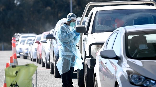 Cars queue for Covid-19 testing. Picture: NCA NewsWire/Jeremy Piper