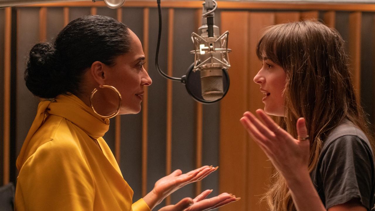 Tracee Ellis Ross and Dakota Johnson in The High Note.