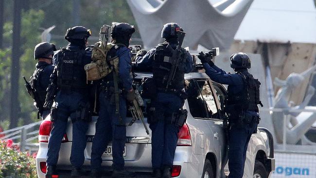 Star Group officers climb on to their truck following the CBD siege in 2014. Photo: Sarah Reed.