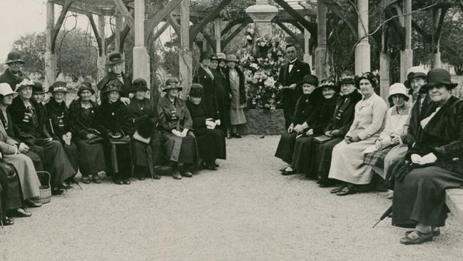 The unveiling of the Dardanelles Cenotaph in 1915. Source: Supplied