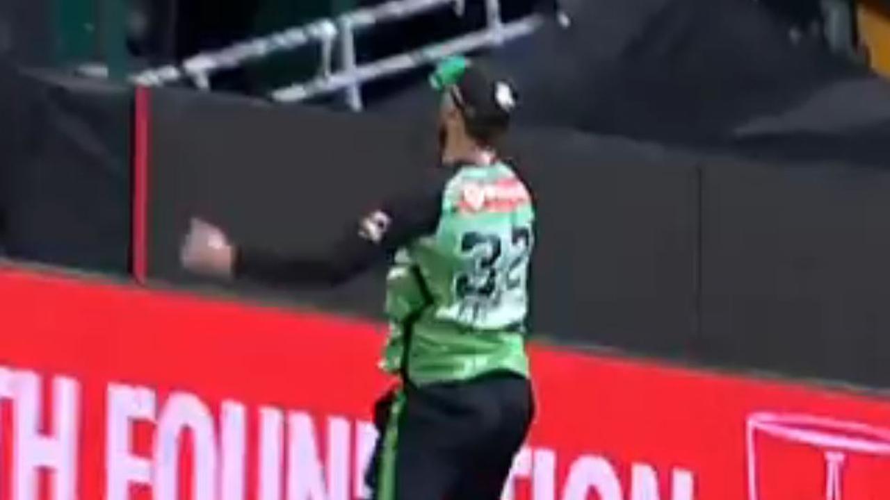 ‘Don’t think I’ve seen a better catch’: Maxwell stuns with BBL grab