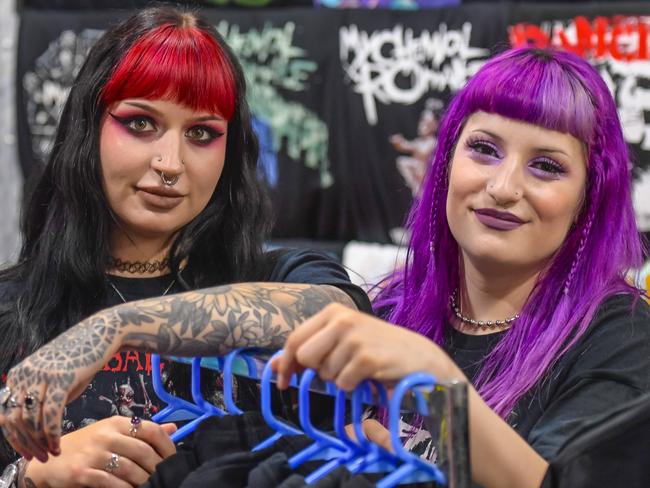 February  04, 2025T-Shirt Man Business Closure at Elizabeth city centre.Rhiannon Simone and Daisy Maragozidis are staff at the shop.Picture: RoyVPhotography