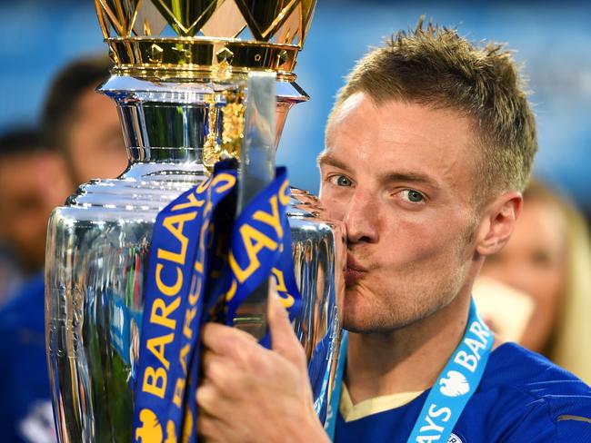 Jamie Vardy kisses the Premier League Trophy.