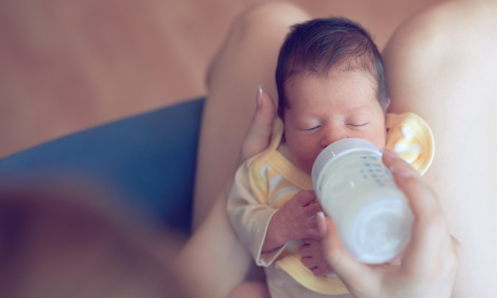 newborn bottle feeding positions