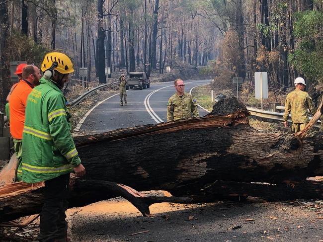 10/01/20Australian Army 7 Royal Australian Regiment, clearing a felled tree with civilian authorities on Orbost-Mallacoota after delivering supplies to Mallacoota CFA. *** Local Caption *** The Australian Defence Force (ADF) has commenced Operation Bushfire Assist 19-20 and has stood up a Joint Task Force in New South Wales and Victoria to enhance Defence support following devastating bushfires in the South East of Australia.  ADF members are working side by side with emergency services personnel in the State Disaster Coordination Centre (SDCC) of the New South Wales Rural Fire Service Headquarters and alongside the Victorian CFA is the Country Fire Authority and Metropolitan Fire Brigades to provide best effect of ADF assets.  HMAS Choules and MV Sycamore have sailed from Sydney and will operate off the Southern NSW/North East Victorian coast to provide support to communities cut off due to the bushfires.  Defence is also providing transport and other capabilities such as aviation ground support, logistics, engineering and accommodation support the firefighting effort.