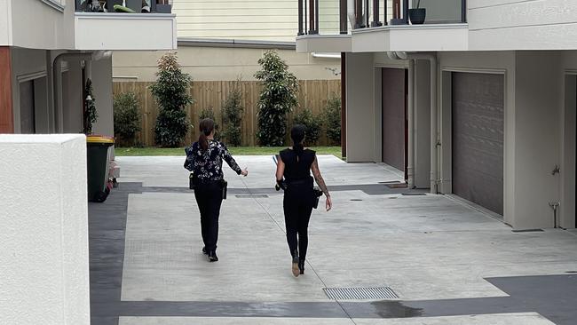 Police on scene at a townhouse complex in Morningside after a bullet was fired at a balcony. Picture: Matthew Johnston