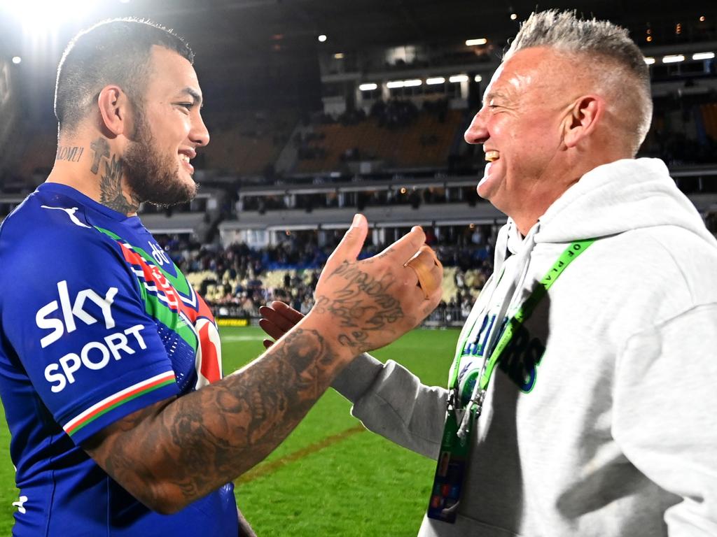 Addin Fonua-Blake with Warriors owner Mark Robinson. Picture: Hannah Peters/Getty Images