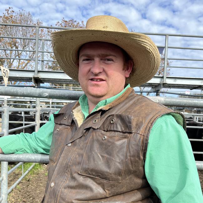 Ryan Burden of Nutrien Narrandera secured 50 255kg Angus steers for $1050 and said the Gundagai market was trending dearer.