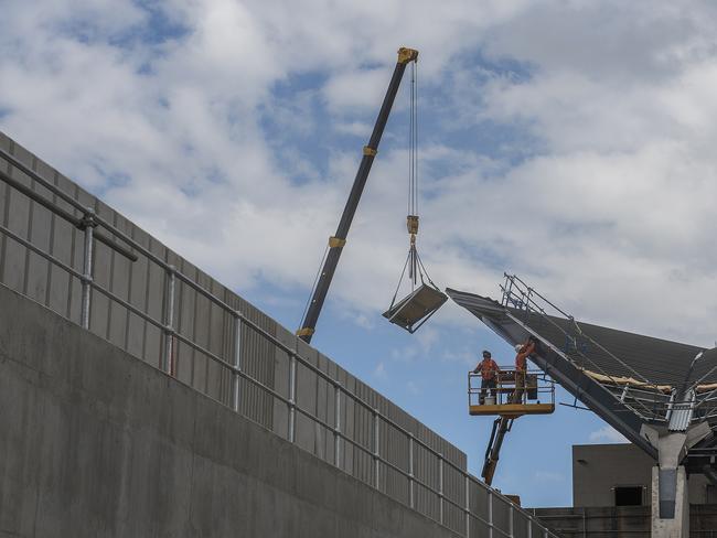 Canopy installation at Bella Vista Station. Bella Vista Station is one of 13 Sydney Metro stations to open in the first half of 2019.