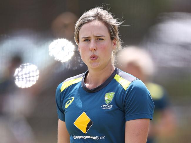 PERTH, AUSTRALIA - FEBRUARY 23: Ellyse Perry of Australia reacts while bowling during an Australian Women's T20 Training Session at Murdoch University on February 23, 2020 in Perth, Australia. (Photo by Ryan Pierse/Getty Images)