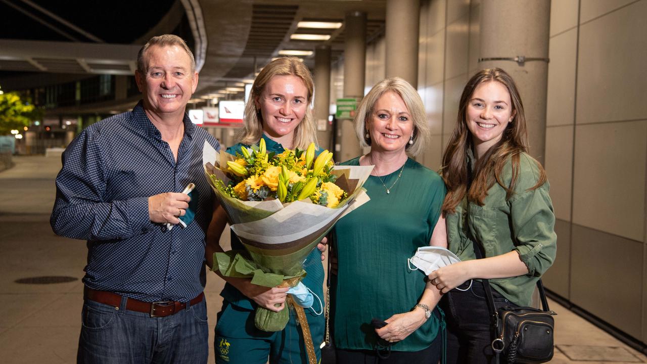 Foto van Ariarne Titmus  & haar Zus  Mia Titmus