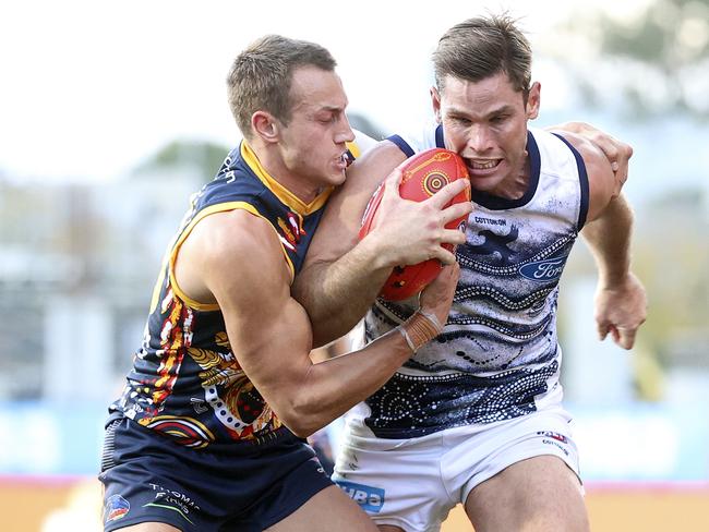 GEELONG, AUSTRALIA – MAY 28: Tom Hawkins of the Cats competes for the ball with Tom Doedee of the Crows during the round 11 AFL match between the Geelong Cats and the Adelaide Crows at GMHBA Stadium on May 28, 2022 in Geelong, Australia. (Photo by Martin Keep/Getty Images)