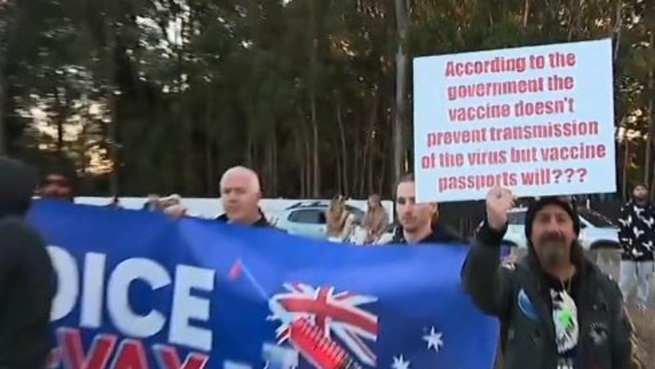 Roadside protestors were rallying with drivers against mandatory vaccination. Picture: 9News