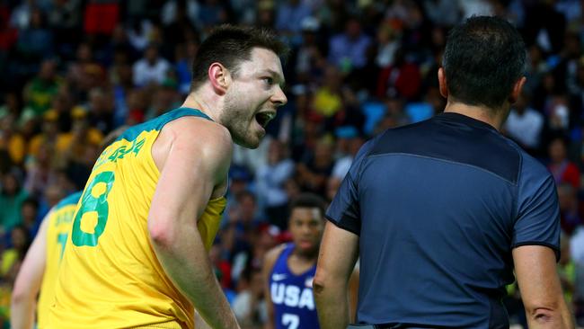 Matthew Dellavedova talks to the ref.