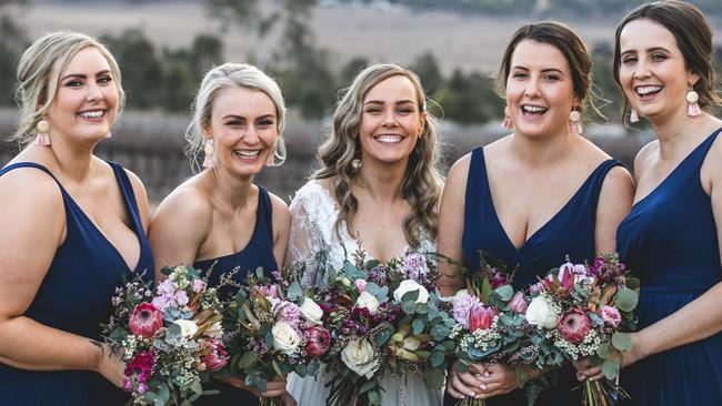 Lady chums: Jessica Carlton and bridesmaids, photography: CREATE PHOTOGRAPHY