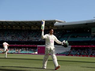 Usman Khawaja is given a standing ovation from the SCG crowd.