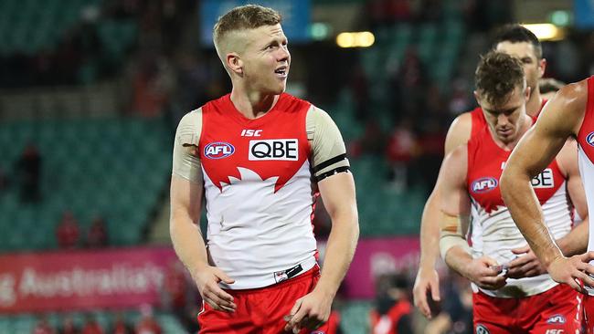 Dan Hannebery walks off after Sydney’s elimination final loss. Picture: Phil Hillyard