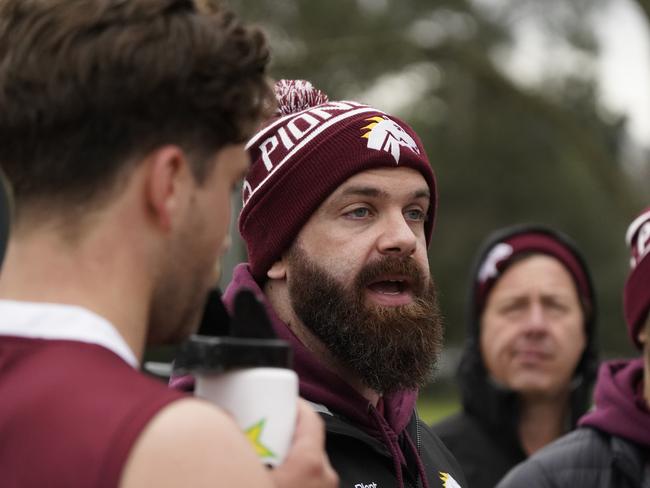 EFL Division 3 2022 football: Ferntree Gully v Whitehorse Pioneers at Wally Tew Reserve. Whitehorse  coach addressing players.  Picture: Valeriu Campan