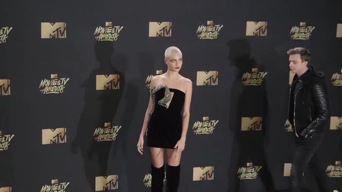 Cara Delevingne looks incredible in black mini-dress at 2017 MTV Awards
