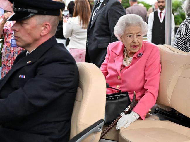 The Queen delighed the crowds at the flower show.